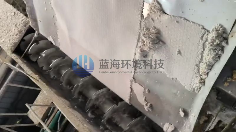广西仙鹤新材料丨双网转鼓挤浆机使用现场